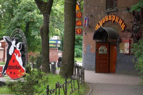 Пойманного на Украине убийцу отпустили прямо из зала суда в Калининграде Пойманного на Украине убийцу отпустили прямо из зала суда в Калининграде