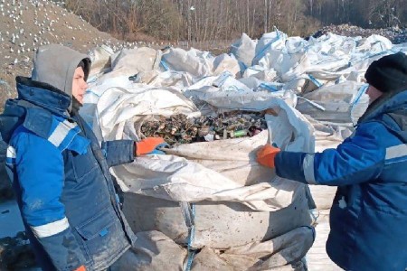 Из области по морю удалось вывезти 43,6 тонн стекла Из области по морю удалось вывезти 43,6 тонн стекла