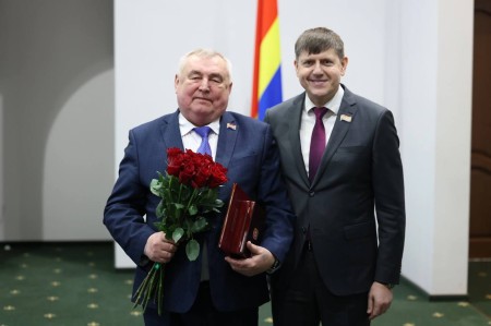 Вице-спикера заксобрания наградили за &laquo;развитие парламентаризма&raquo;