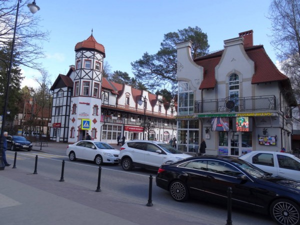 В центре Светлогорска заставляют огородить гигантскую заброшенную стройку В центре Светлогорска заставляют огородить гигантскую заброшенную стройку