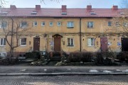 
						На улице Коммунальной в Калининграде отремонтируют дом со скульптурой &laquo;Ребёнок с кошкой&raquo; (фото)											
