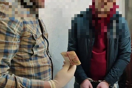 Первого заместителя главы администрации Славска задержали за взятку в 700 тыс. руб. Первого заместителя главы администрации Славска задержали за взятку в 700 тыс. руб.