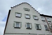 С фасада дома-памятника на улице Коммунальной в Калининграде отслоился новый декор (фото)
С фасада дома-памятника на улице Коммунальной в Калининграде отслоился новый декор (фото)