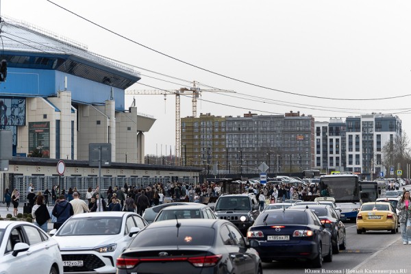 «Просто ужас»: жители Сельмы остаются без парковок из-за концертов в ДС «Янтарный» «Просто ужас»: жители Сельмы остаются без парковок из-за концертов в ДС «Янтарный»
