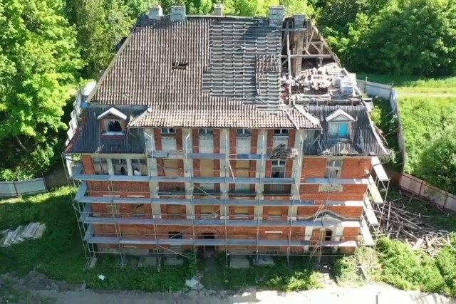 В Отрадном начали разбирать аварийную кровлю старинного здания вокзала
В Отрадном начали разбирать аварийную кровлю старинного здания вокзала