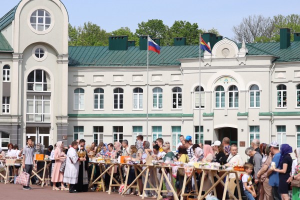И скорбь, и радость: в калининградских храмах освящают куличи перед Пасхой (фото) И скорбь, и радость: в калининградских храмах освящают куличи перед Пасхой (фото)