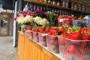 «Клубничный сезон»: сколько стоит местная и привозная ягода в Калининграде (фото)
«Клубничный сезон»: сколько стоит местная и привозная ягода в Калининграде (фото)