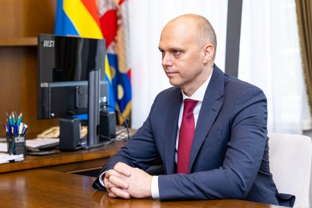 Алексей Беспрозванных не стал искать себе председателя правительства Алексей Беспрозванных не стал искать себе председателя правительства
