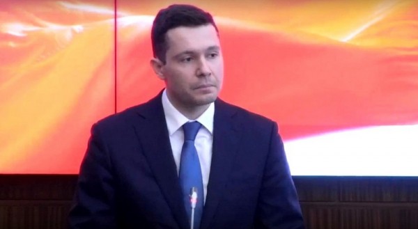 Алиханов едва сдержал слёзы на представлении Беспрозванных