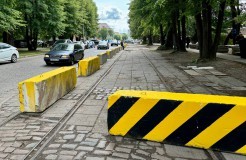 На трамвайных путях за башней Врангеля в Калининграде установили парковочные барьеры (фото)
На трамвайных путях за башней Врангеля в Калининграде установили парковочные барьеры (фото)