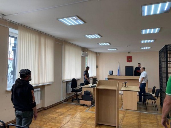 Пьяный байкер ударил ножом в спину владельца гостевого дома под Гусевом Пьяный байкер ударил ножом в спину владельца гостевого дома под Гусевом