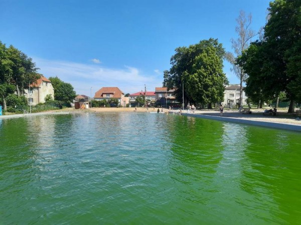 Славск пригласил всех в свой бассейн для купания с минеральной водой Славск пригласил всех в свой бассейн для купания с минеральной водой