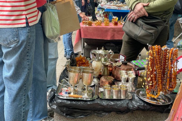 &laquo;Место притяжения&raquo;: торговцы выступают против переноса блошиного рынка 