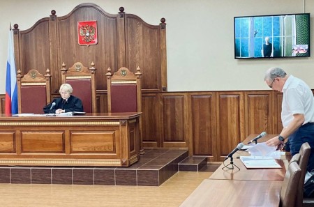 «Можно сделать вывод, что деньги предназначались министру образования» «Можно сделать вывод, что деньги предназначались министру образования»