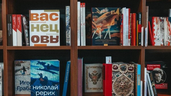 Библиотека "Таврида.АРТ" получила 800 книг об истории музеев от Минкультуры Библиотека "Таврида.АРТ" получила 800 книг об истории музеев от Минкультуры