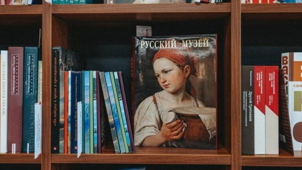 Библиотека "Таврида.АРТ" получила 800 книг об истории музеев от Минкультуры Библиотека "Таврида.АРТ" получила 800 книг об истории музеев от Минкультуры