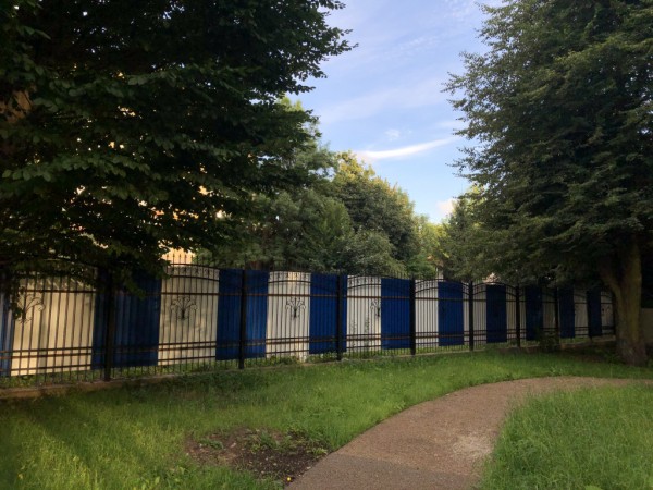 На Верхнем озере зачистили участок под реновацию (фото)
