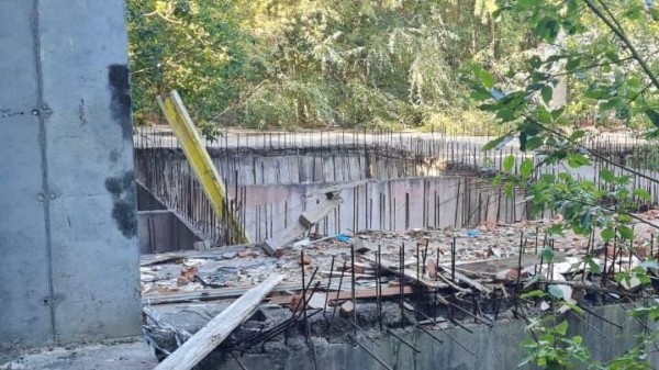 В Балтийске подросток упал с 5 этажа строящегося здания на металлические прутья В Балтийске подросток упал с 5 этажа строящегося здания на металлические прутья
