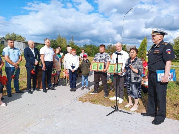 Под Гвардейском открыли мемориальную доску в память о подлодке «Курск» Под Гвардейском открыли мемориальную доску в память о подлодке «Курск»