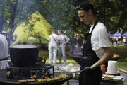 «Лисьи ушки, шаньга с икрой и арбузы на сене»: чем удивляют на городском пикнике в Королевском парке (фото) Избранное
«Лисьи ушки, шаньга с икрой и арбузы на сене»: чем удивляют на городском пикнике в Королевском парке (фото) Избранное