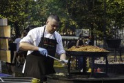 «Лисьи ушки, шаньга с икрой и арбузы на сене»: чем удивляют на городском пикнике в Королевском парке (фото) Избранное
«Лисьи ушки, шаньга с икрой и арбузы на сене»: чем удивляют на городском пикнике в Королевском парке (фото) Избранное