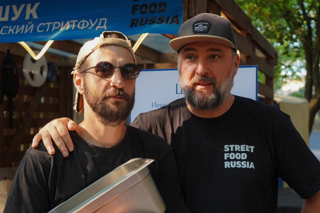 «Лисьи ушки, шаньга с икрой и арбузы на сене»: чем удивляют на городском пикнике в Королевском парке (фото) Избранное
«Лисьи ушки, шаньга с икрой и арбузы на сене»: чем удивляют на городском пикнике в Королевском парке (фото) Избранное