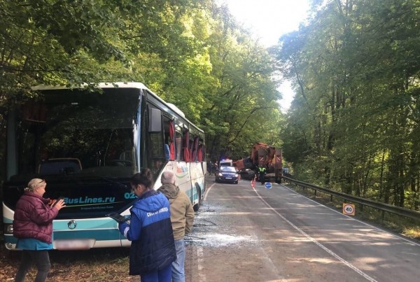 Двух пассажиров автобуса госпитализировали после ДТП в Калининградской области Двух пассажиров автобуса госпитализировали после ДТП в Калининградской области