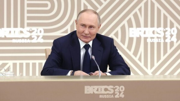 Встреча Путина с представителями ведущих СМИ стран БРИКС. Онлайн-репортаж Встреча Путина с представителями ведущих СМИ стран БРИКС. Онлайн-репортаж