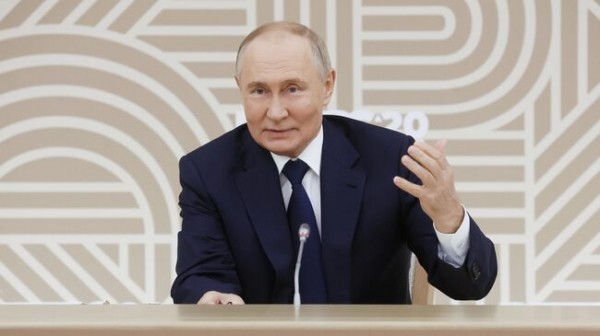 Встреча Путина с представителями ведущих СМИ стран БРИКС. Онлайн-репортаж Встреча Путина с представителями ведущих СМИ стран БРИКС. Онлайн-репортаж