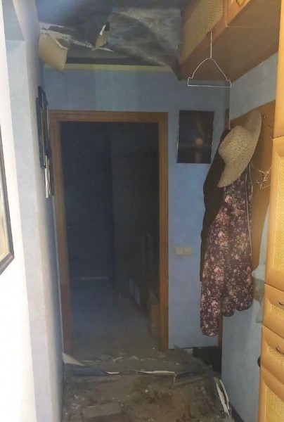 В Калининграде семья с тремя детьми осталась без потолка над головой В Калининграде семья с тремя детьми осталась без потолка над головой