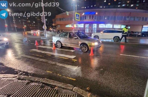 В Калининграде машина сбила двух школьниц на улице Ю. Гагарина В Калининграде машина сбила двух школьниц на улице Ю. Гагарина