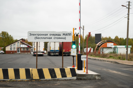 «Электронной очереди всё равно, "скоропорт" вы везете или динамит» «Электронной очереди всё равно, "скоропорт" вы везете или динамит»
