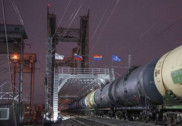 Железная дорога открыла движение по новому мосту в Калининграде Железная дорога открыла движение по новому мосту в Калининграде
