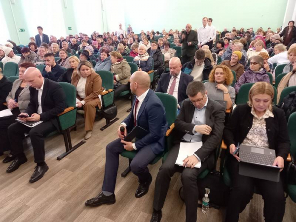 Коллектив граждан попросил Беспрозванных снизить тарифы на электричество Коллектив граждан попросил Беспрозванных снизить тарифы на электричество