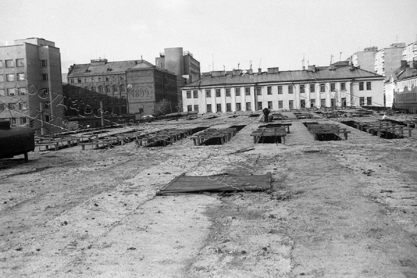 Иномарки, котлеты для бедных и полет на Марс: о чем писали газеты 35 лет назад Иномарки, котлеты для бедных и полет на Марс: о чем писали газеты 35 лет назад
