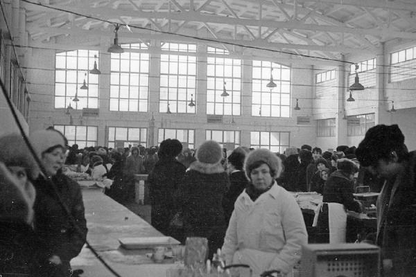 Иномарки, котлеты для бедных и полет на Марс: о чем писали газеты 35 лет назад Иномарки, котлеты для бедных и полет на Марс: о чем писали газеты 35 лет назад