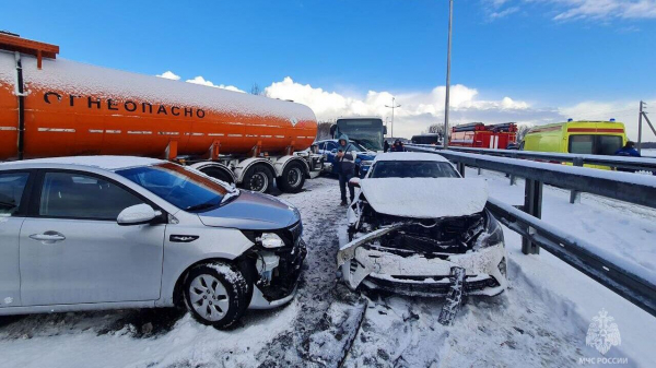 В ДТП с автобусом и бензовозом в Калининграде пострадали семь человек В ДТП с автобусом и бензовозом в Калининграде пострадали семь человек