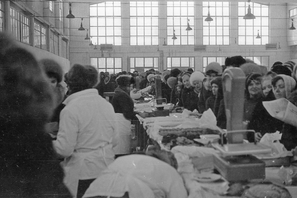 Иномарки, котлеты для бедных и полет на Марс: о чем писали газеты 35 лет назад Иномарки, котлеты для бедных и полет на Марс: о чем писали газеты 35 лет назад