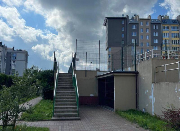 В Зеленоградске детскую площадку насильно отдали управляющей компании