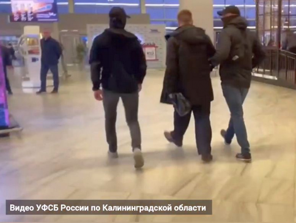В Калининградской области два борца с миграцией занимались ею с мигрантом