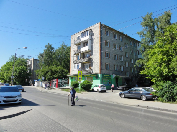 В Калининграде 4-летняя девочка пряталась от пьяных кобелей матери В Калининграде 4-летняя девочка пряталась от пьяных кобелей матери