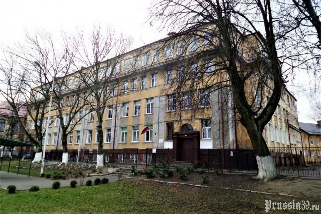 На Октябрьской площади в Калининграде отремонтируют фасад исторического здания народной школы
На Октябрьской площади в Калининграде отремонтируют фасад исторического здания народной школы