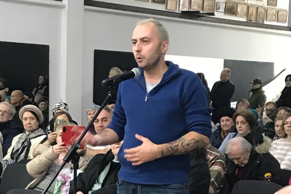 Переселяться не будем: что говорят соседи «падающего» дома на Моспроспекте Переселяться не будем: что говорят соседи «падающего» дома на Моспроспекте