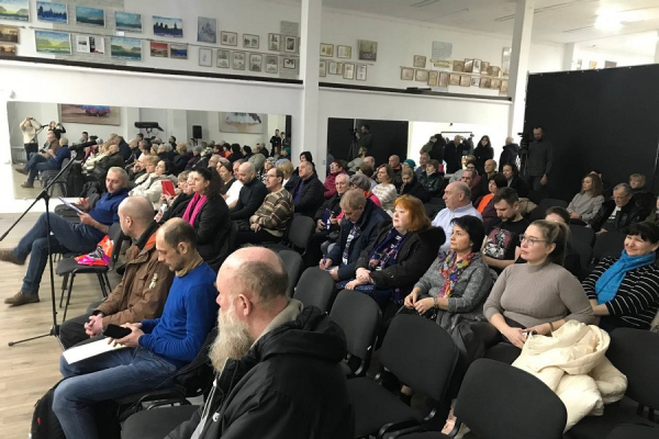 Переселяться не будем: что говорят соседи «падающего» дома на Моспроспекте Переселяться не будем: что говорят соседи «падающего» дома на Моспроспекте