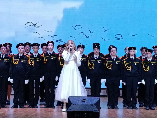 Театру - слава! Театру &mdash; браво! Браво! Брависсимо! Бис! На праздник театра Сегодня мы здесь собрались!