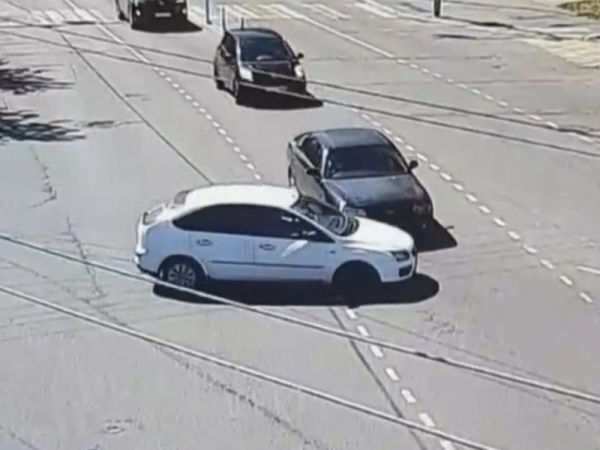 В Калининграде произошло необязательное ДТП (видео)
