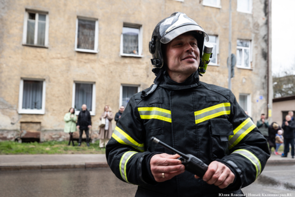 Фонтан для огнеборца: в Калининграде проводили на отдых отличника пожарной службы (фото) Фонтан для огнеборца: в Калининграде проводили на отдых отличника пожарной службы (фото)