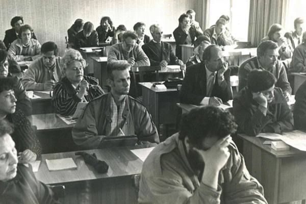 Рок, фарцовка, «Депеш мод»: ведущий «Новостей тусовок» о 80-х, 90-х и не только Рок, фарцовка, «Депеш мод»: ведущий «Новостей тусовок» о 80-х, 90-х и не только