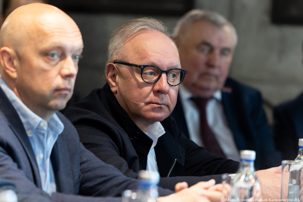 Гибель реки, навоз и глэмпинги: как губернатор съездил в Правдинск (фото) Гибель реки, навоз и глэмпинги: как губернатор съездил в Правдинск (фото)