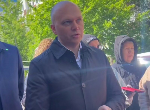 Жители Балтрайона пожаловались Беспрозванных на озёра луж во дворах Жители Балтрайона пожаловались Беспрозванных на озёра луж во дворах